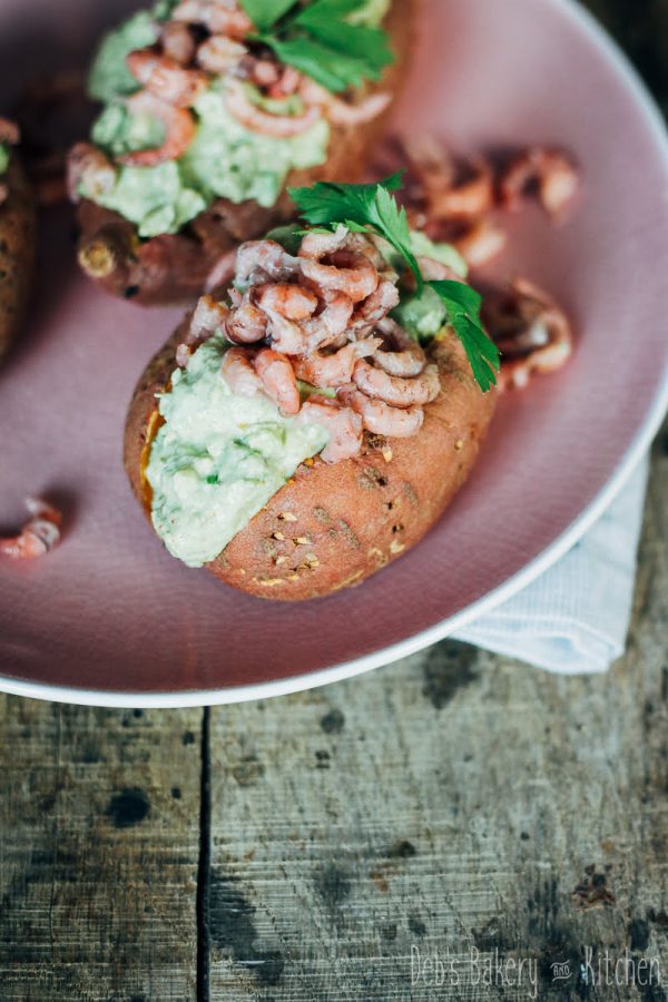 Gepofte Zoete Aardappel Met Avocado En Garnalen Deb S Bakery Kitchen