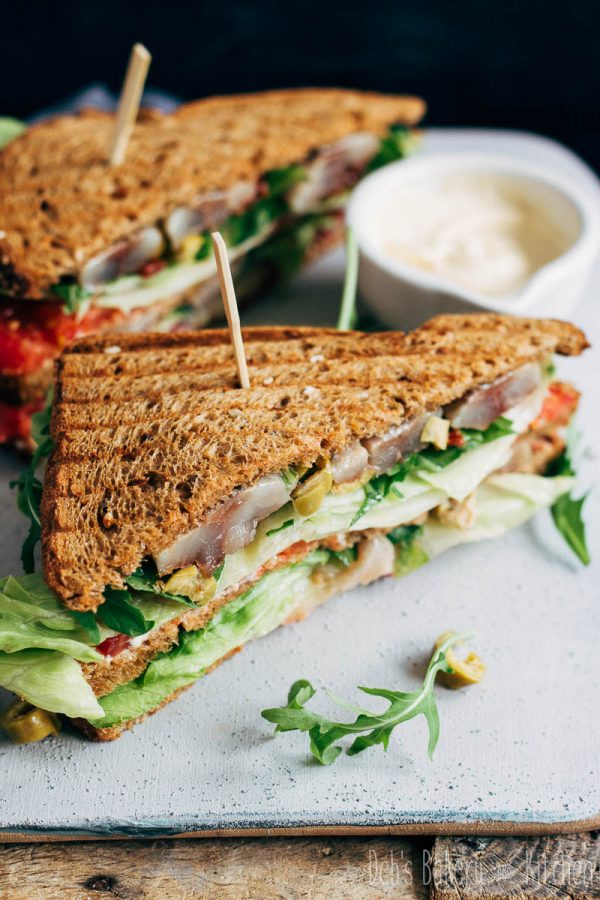 Clubsandwich Met Haring Olijven En Zongedroogde Tomaat Deb S Bakery