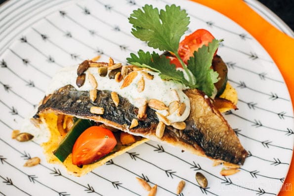 taco tubs met makreel en koriandermayonaise