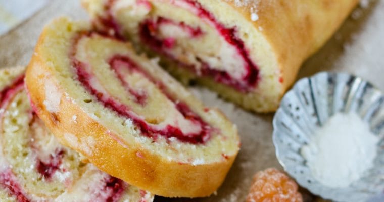 Cakerol met frambozenjam