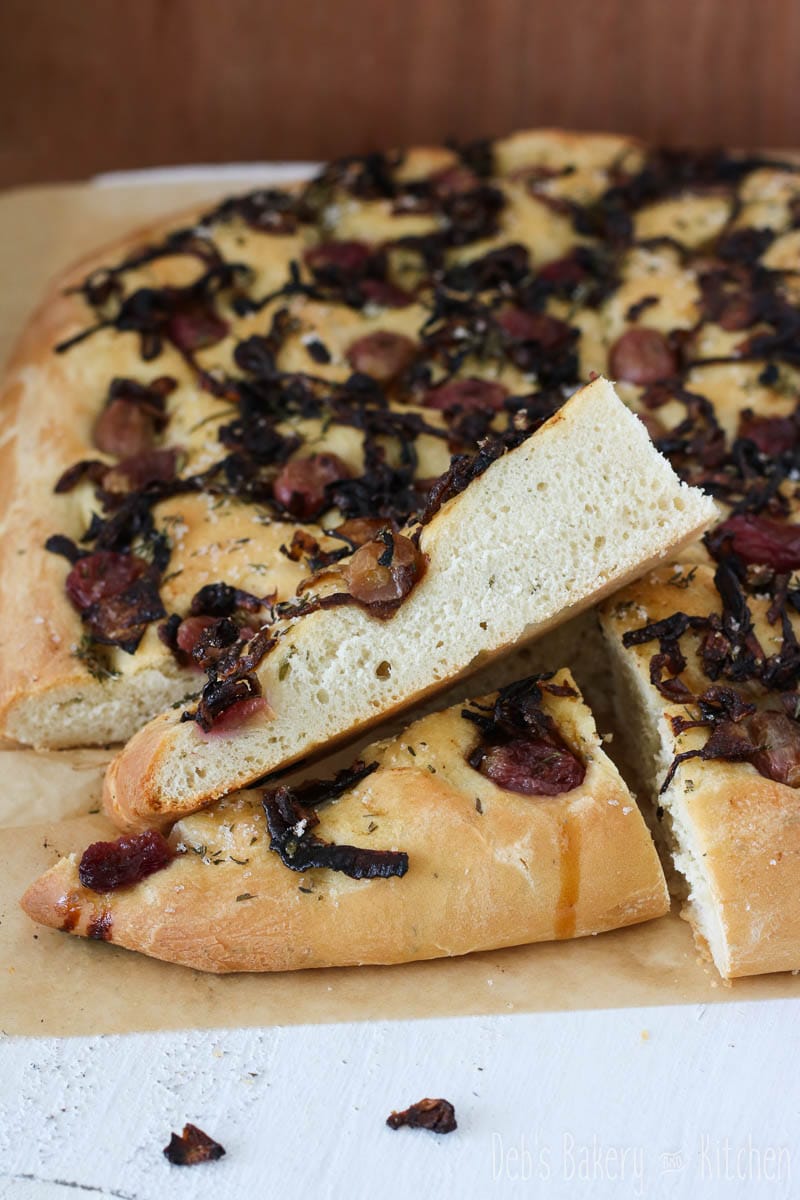Druiven focaccia met gekarameliseerde ui