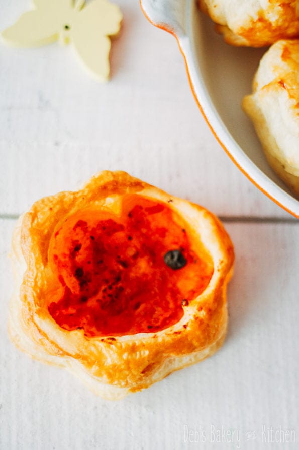 Paasfiguren van bladerdeeg