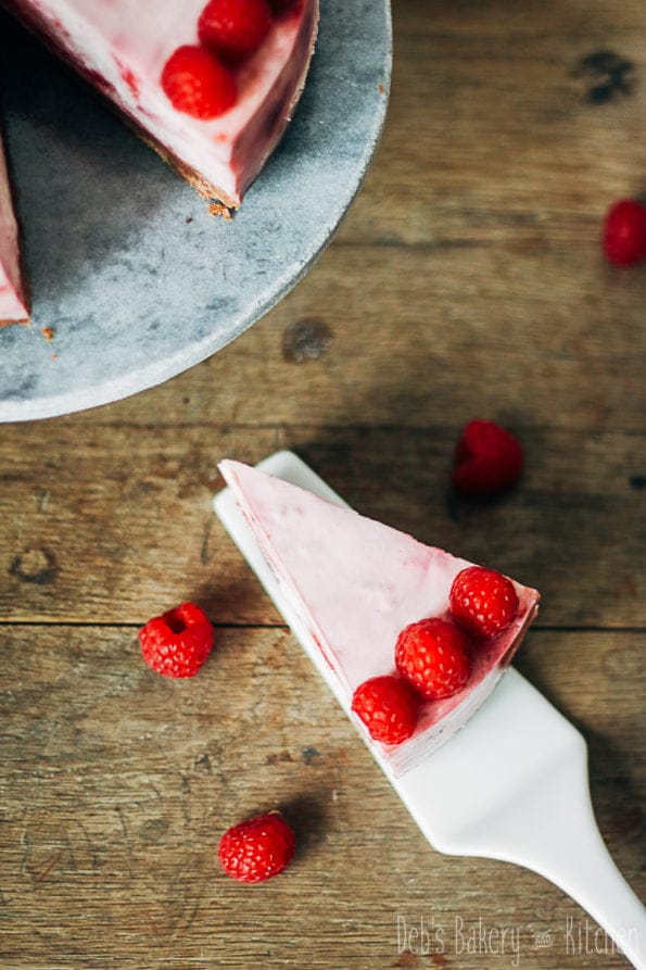 frambozen yoghurttaart met chocoladebodem
