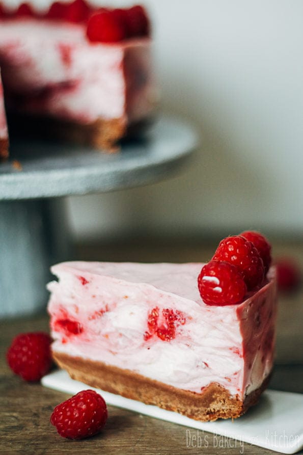 frambozen yoghurttaart met chocoladebodem