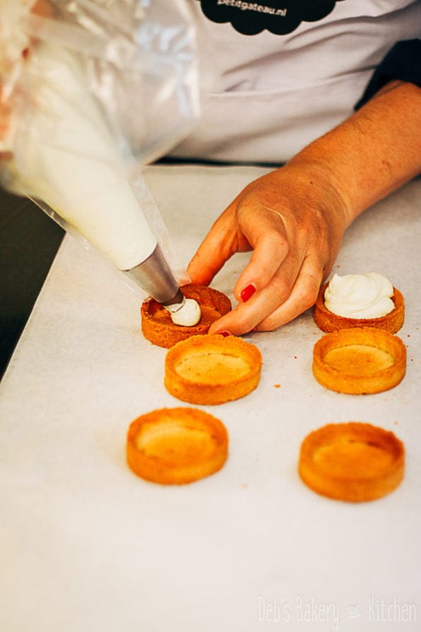 workshop kleine taartjes bij Petit Gateau