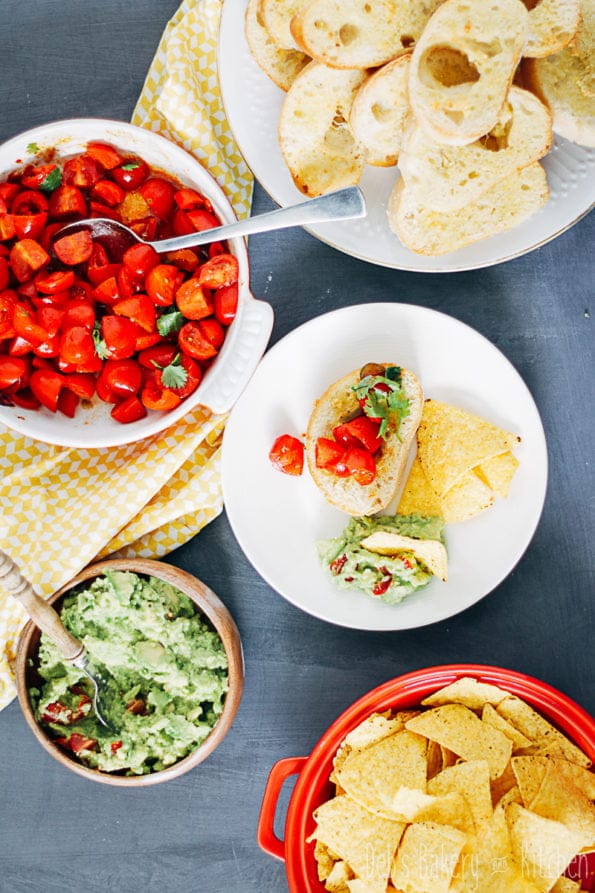 bruschetta mexicana met guacamole en nachochips