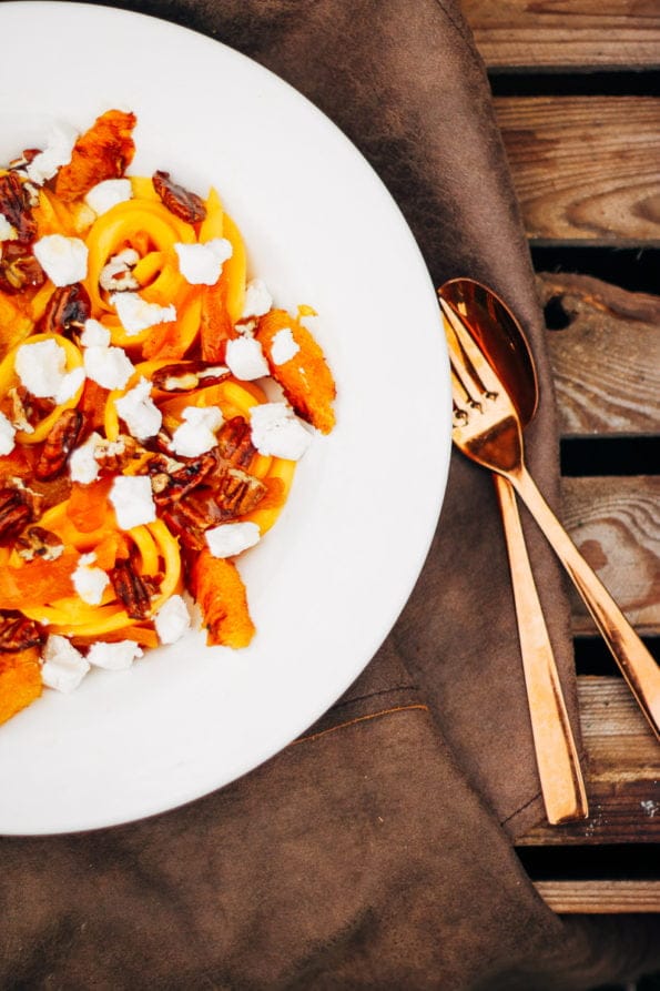 dessertsalade van gegrilde sinaasappel, mango en geitenkaas