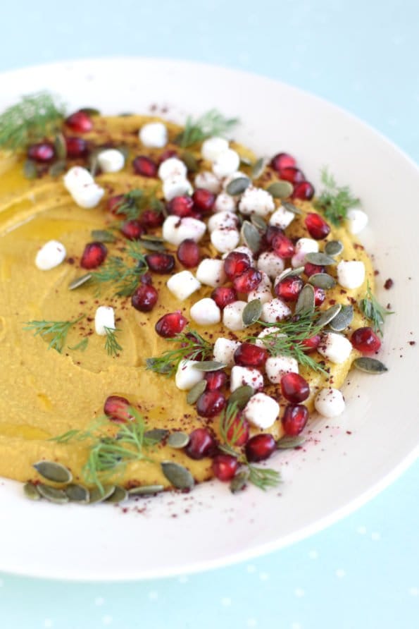 loaded mango hummus met granaatappelpitjes en geitenkaas