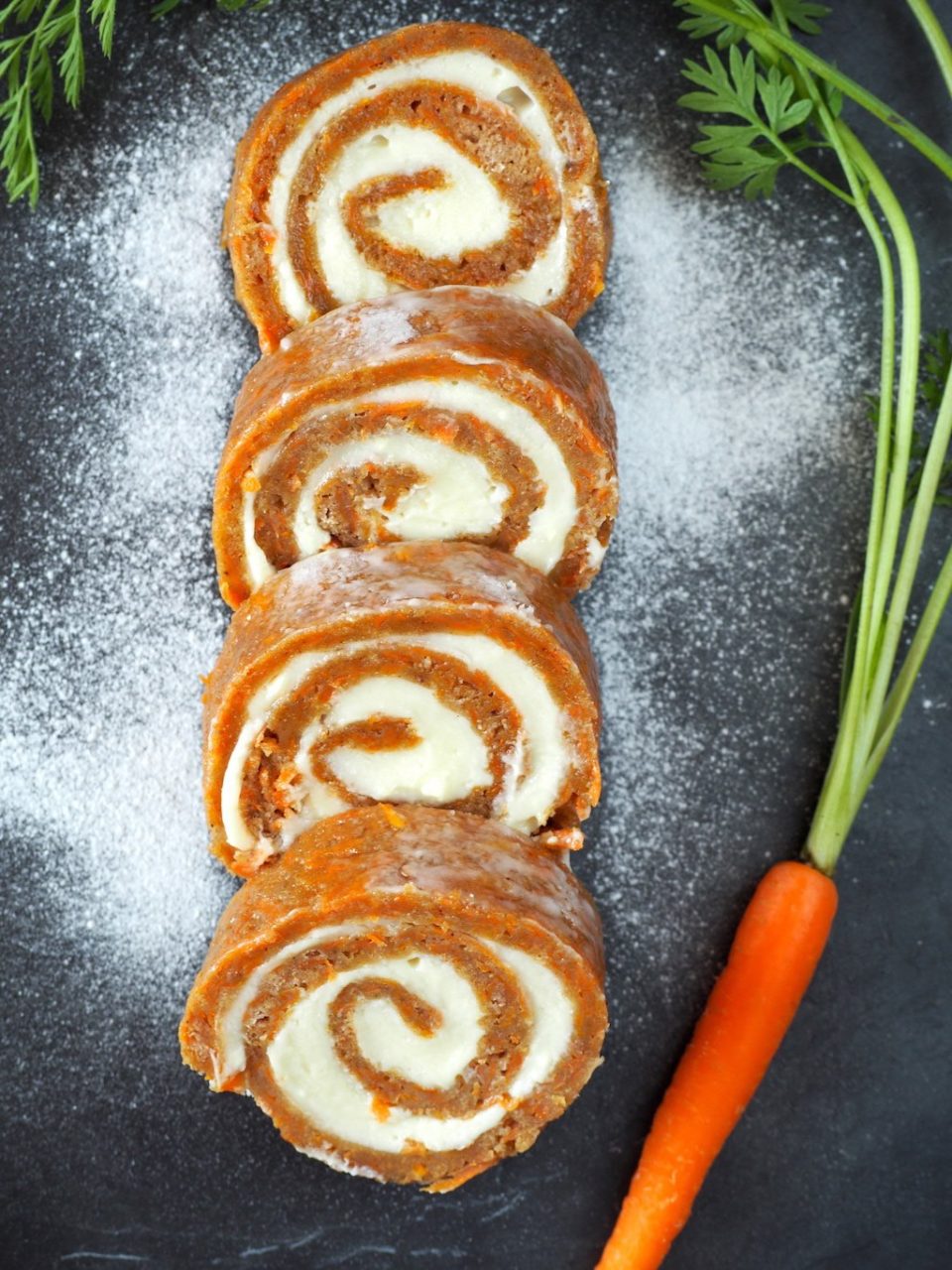 Opgerolde carrot cake van flying foodie