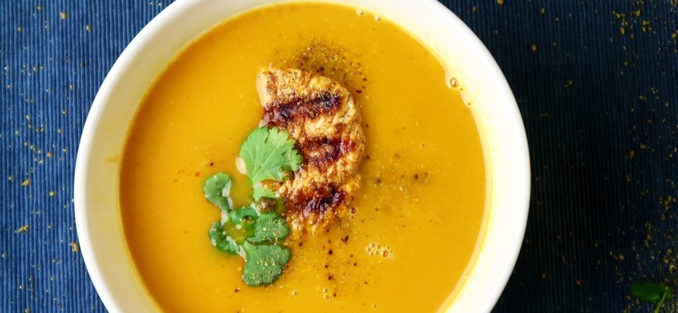 wortel kokossoep met gegrilde kip van Priya loves food