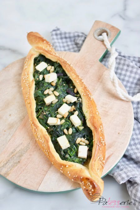 Turkse pide met spinazie Patesserie