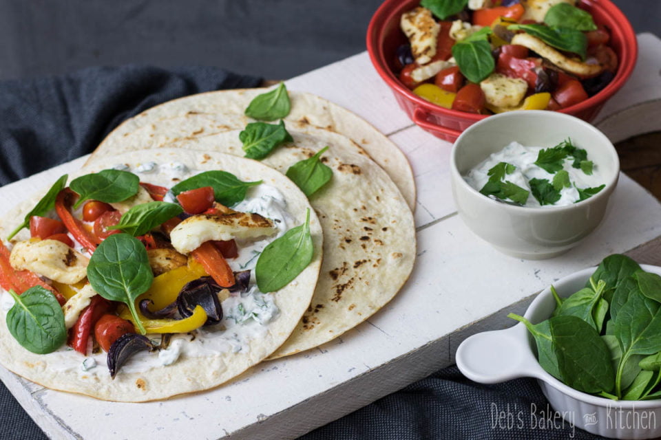 Fajitas met geroosterde paprika en halloumi