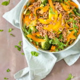 Frisse salade met mango en Hollandse garnalen
