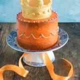 koningsdagtaart met gouden kroon