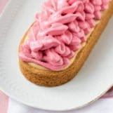 slof met rabarbercompote en meringue