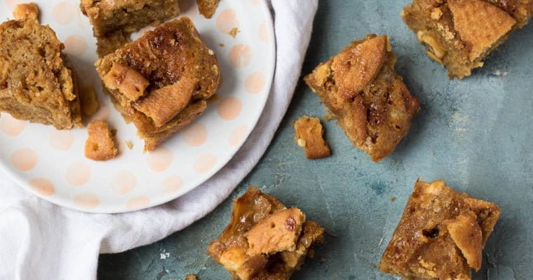 Bananencake met pinda’s, witte chocolade en karamel