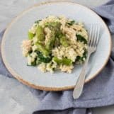 risotto met spinazie, groene asperges en forel