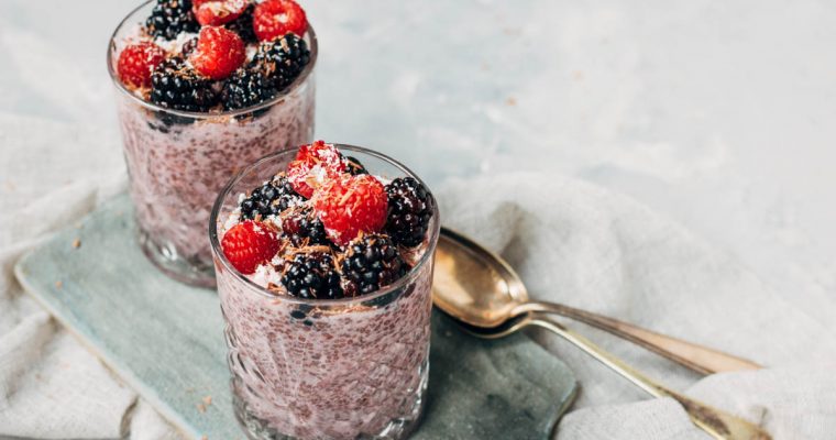 Chia pudding met frambozen en bramen uit het kookboek van Charlie’s Kitchen