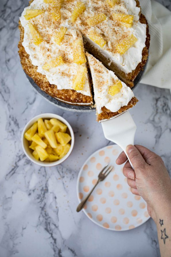 ananas kokos cake met kokosroom