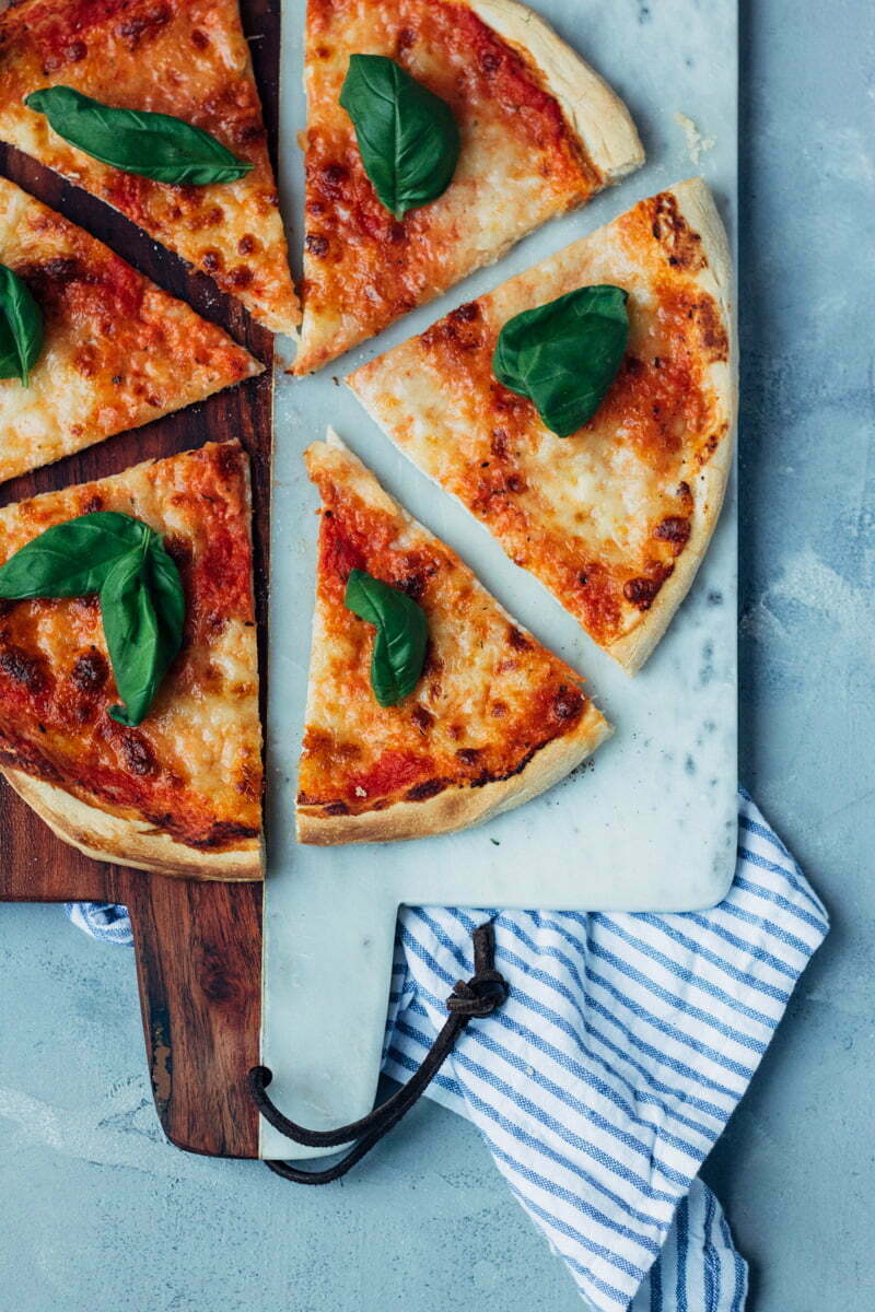 zelf pizza margherita maken