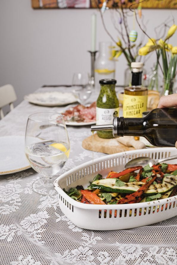 Gemarineerde Italiaanse groenten met gegrilde halloumi