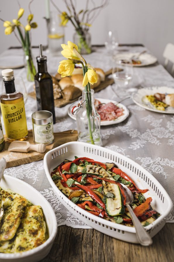 Gemarineerde Italiaanse groenten met gegrilde halloumi