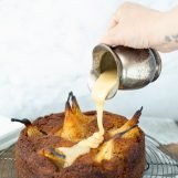 peren kardemom cake met rozenwater glazuur