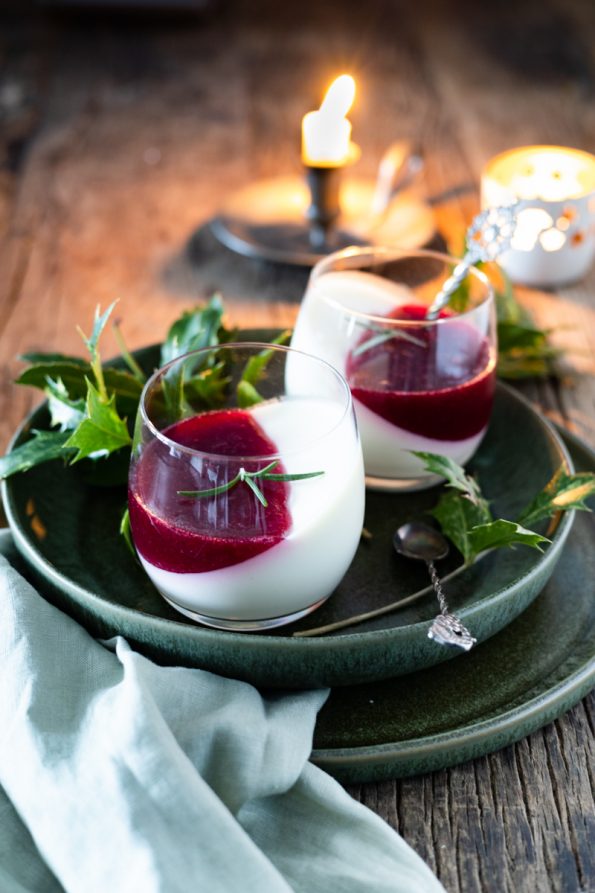 cranberry pannacotta met bergamot en rozemarijn