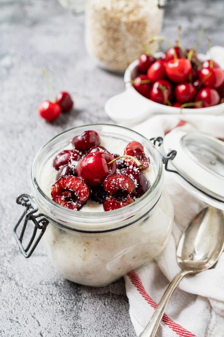 Overnight Oats Met Kokos En Kersen Deb S Bakery Kitchen