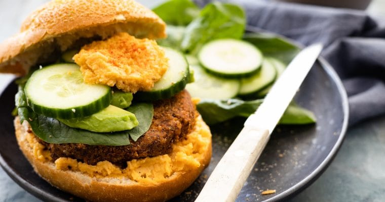 Vegan quinoaburgers met adukibonen