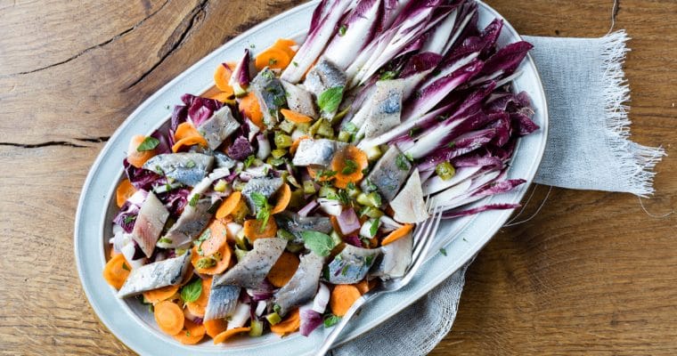 Roodlof salade met haring en wortel