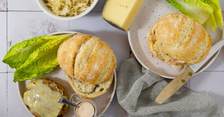 Kipburger met Appenzeller kaas en zuurkool