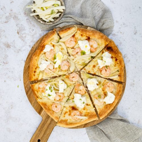 Pizza bianca met burrata, venkel en garnalen