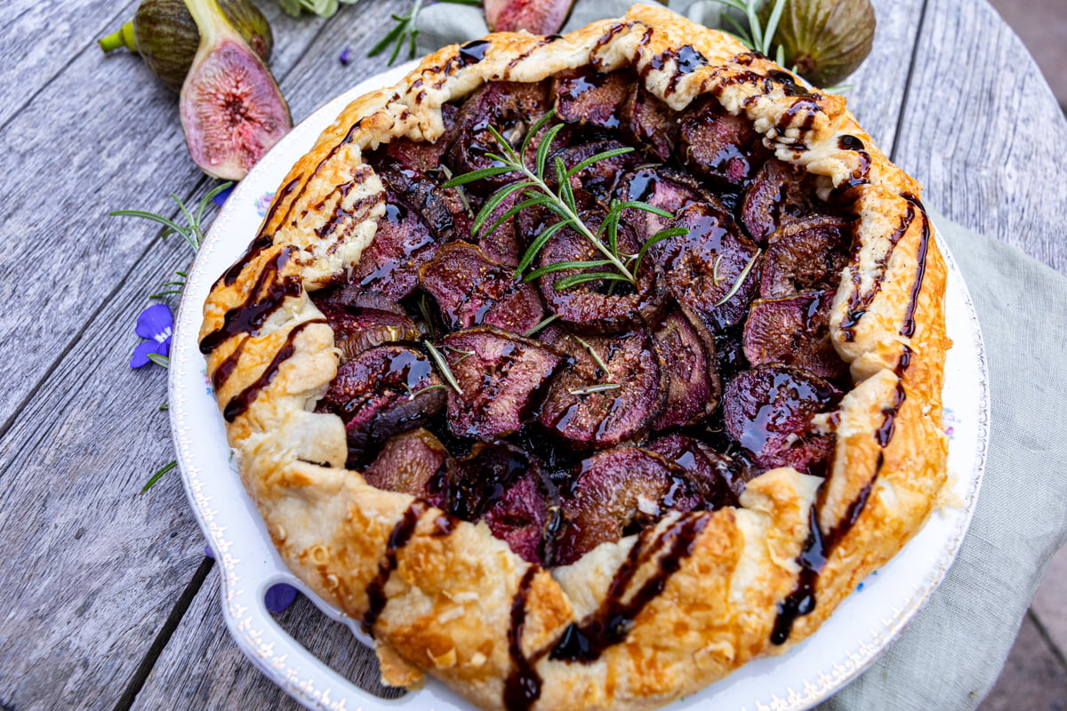 Hartige vijgen galette met geitenkaas en balsamico