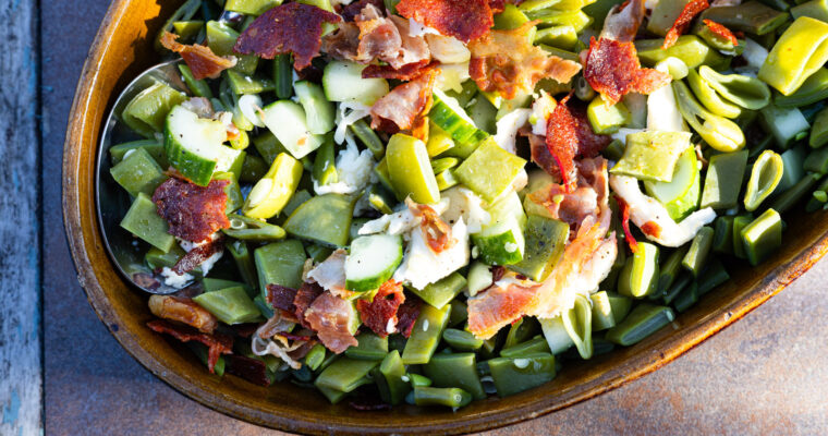 Snijbonensalade met mozzarella, chorizo en krokante bacon